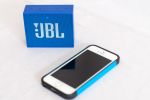 JBL Go Größenvergleich mit iPhone 5S